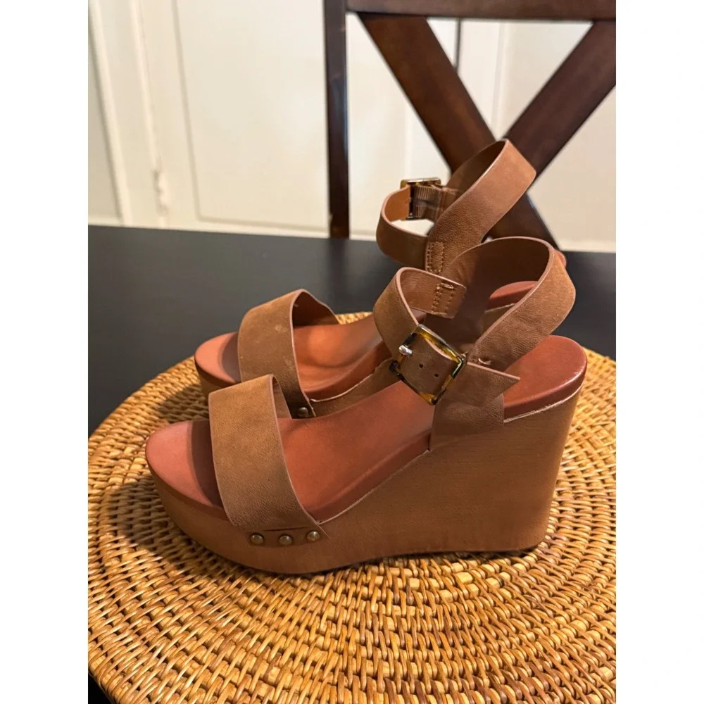 MIA Senna Tan Platform Wedge Sandals Wood Look Ankle Strap Studded ‎ Womens 7